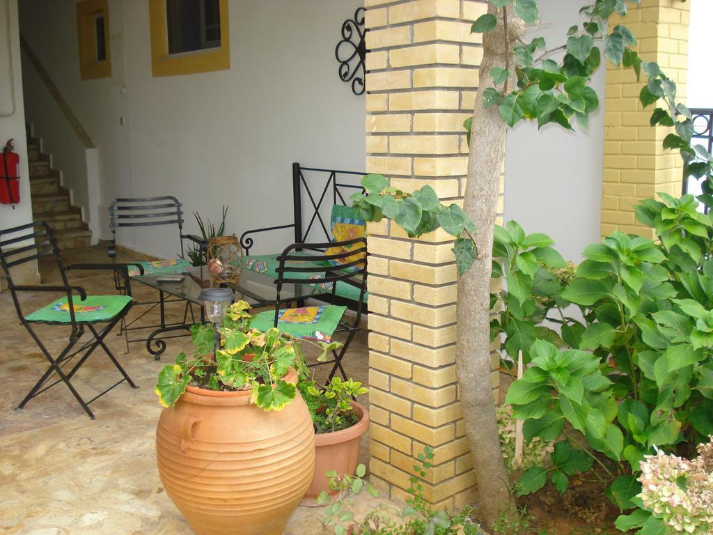 Iron House Apartamento Agios Georgios  Exterior foto
