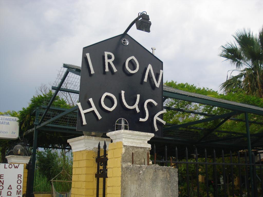 Iron House Apartamento Agios Georgios  Exterior foto