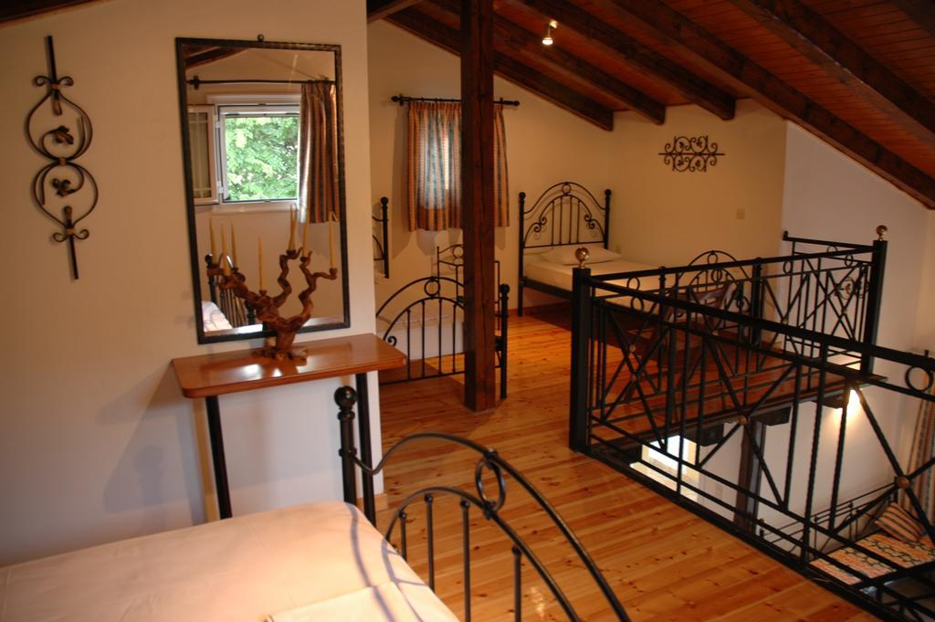 Iron House Apartamento Agios Georgios  Quarto foto