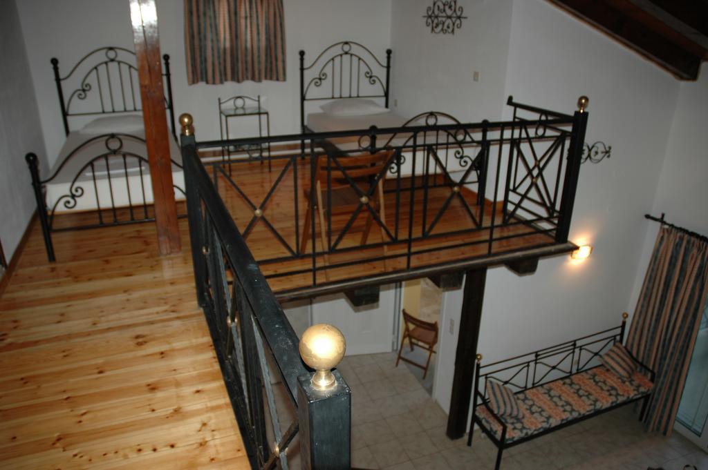 Iron House Apartamento Agios Georgios  Quarto foto