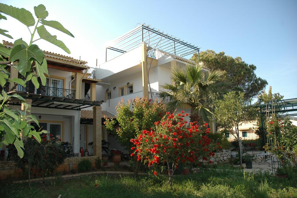 Iron House Apartamento Agios Georgios  Exterior foto