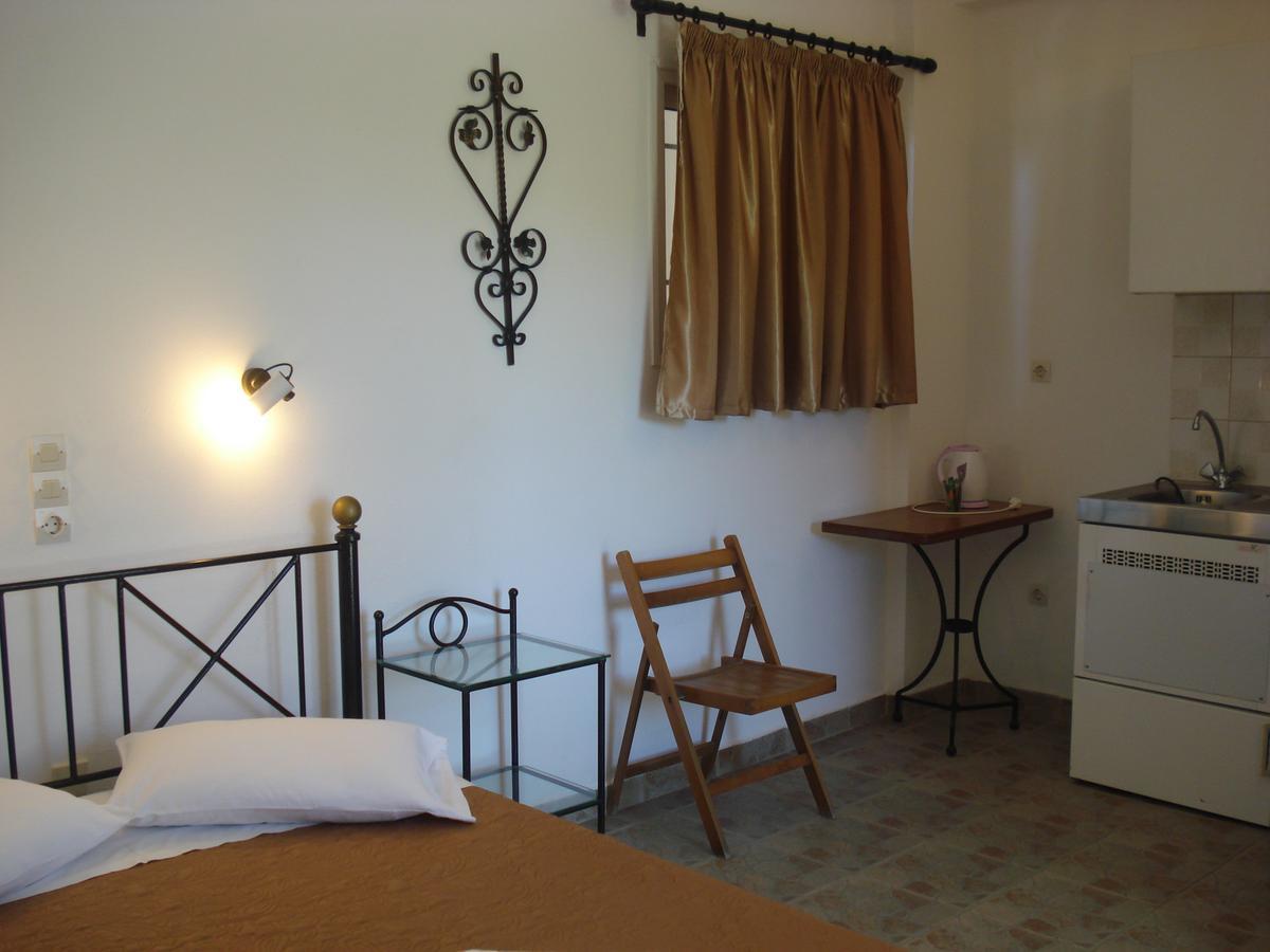 Iron House Apartamento Agios Georgios  Exterior foto