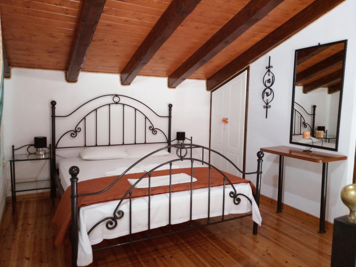 Iron House Apartamento Agios Georgios  Exterior foto